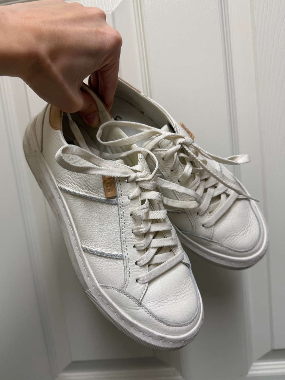 UGG Alameda Lace Sneakers in white leather Size 7
